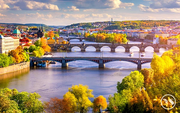 10/17【華麗奧捷】12天(CI)國王湖遊船、雙點進出、音樂會、鹽礦、哈斯達特天空步道、米其林、6晚五星&湖區飯店