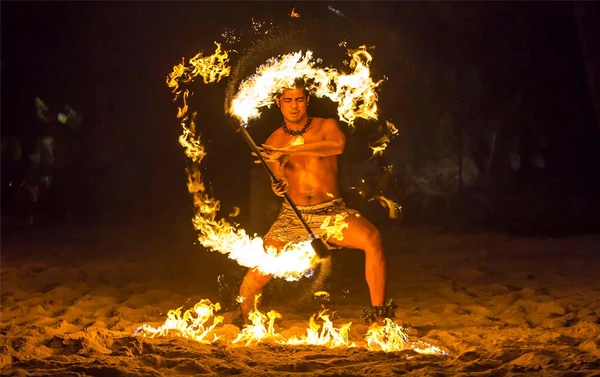 關島日航樂翻天5日~日航BBQ晚餐秀、海豚追蹤、魚眼公園海底瞭望台(不含機票) 