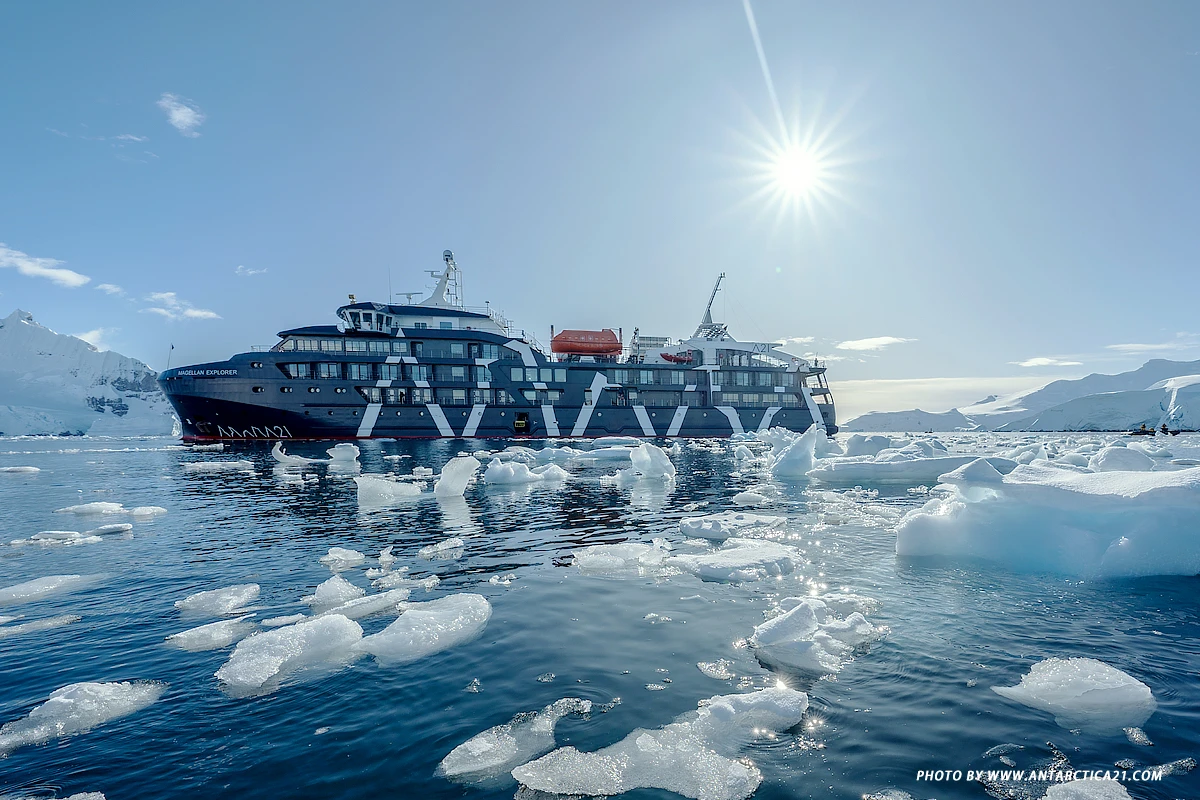 ANTARCTICA21 麥哲倫探索號17天~南極登陸、百內國家公園、二人成行