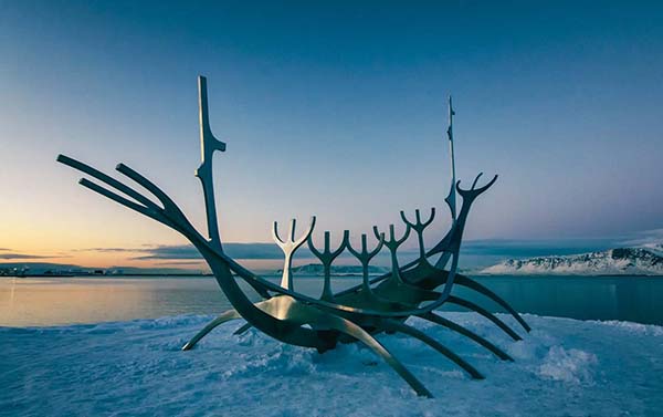 《2026夏季》冰島X荷蘭 夢幻藍湖 教堂山 冰島馬 羊角村風車村10天