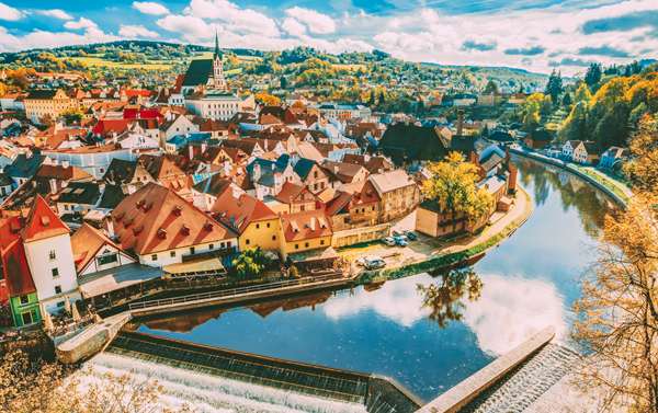 感恩回饋~雙享奧捷8天EK雙點進出~哈斯達特、國王湖、城堡皇宮、伏爾塔瓦河遊船自助餐、Outlet
