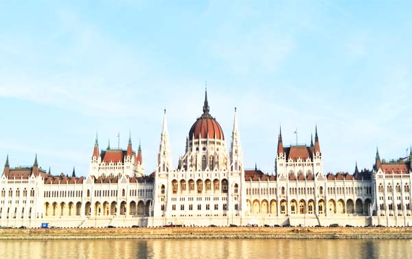 【阿聯假期】奧捷斯匈輕鬆遊10天EK~多瑙河遊船、伏爾塔瓦河遊船、布拉格城堡、哈斯達特、雙點進出