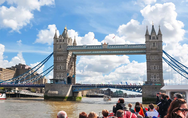 【情迷英倫．雙城漫遊13天】高地鐵道．醇香威士忌．經典四湖遊船X愛丁堡