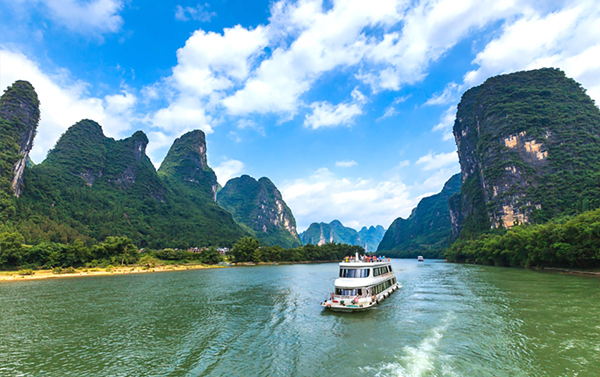桂林山水甲天下、印象劉三姐、山水間炫幻秀、船遊漓江６日(自由行)