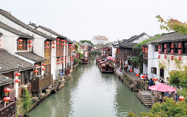 慢悠江南、船遊杭州西湖、二晚烏鎮水鄉、如夢上塘夜秀８日(自由行)