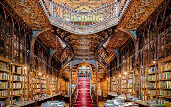 4/5【航行視界葡萄牙】13天(EY)法朵秀晚餐宴、葡式烤乳豬