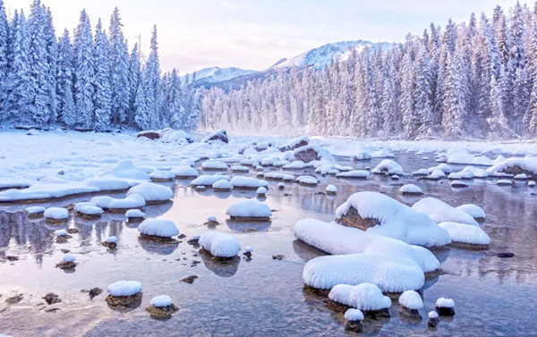 冬戀北疆冰雪阿勒泰夢幻８日(自由行)