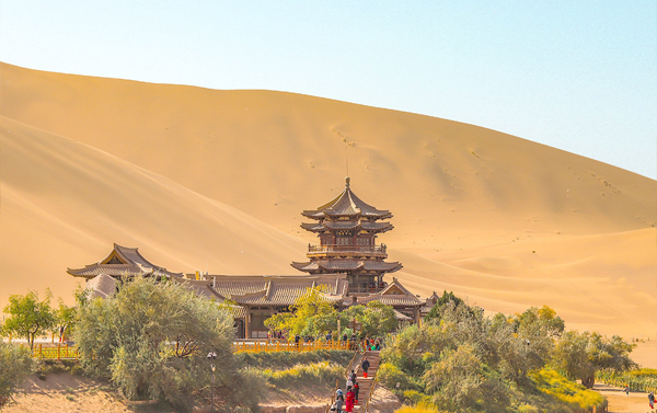甘肅青海絲路青海湖、大柴旦翡翠湖、天空之鏡茶卡鹽湖、七彩丹霞、敦煌莫高窟、鳴沙山月牙泉三排座8+1日
