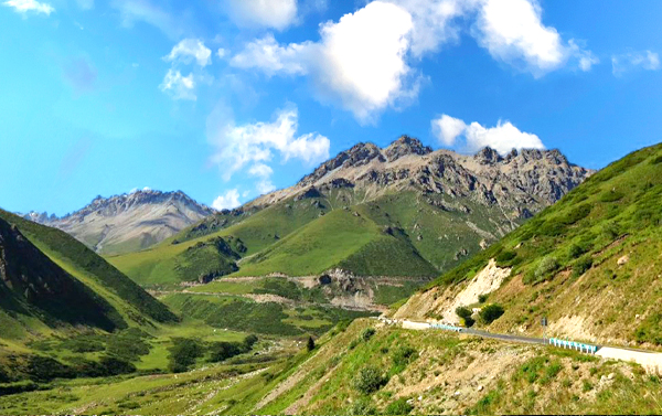 北疆風情12日、獨庫公路、喀納斯、禾木村、喀拉峻、天山花海、巴音布魯克、雙點進出、三排座(自由行)