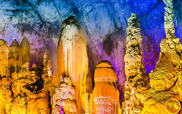 貴州溶洞之王織金洞、黃果樹瀑布、千戶苗寨、馬嶺河峽谷、萬峰湖遊船三排座９日(自由行)