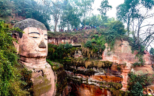 四川冬季銀色九寨溝、三星堆遺址、樂山大佛、熊貓樂園精彩８日(自由行)