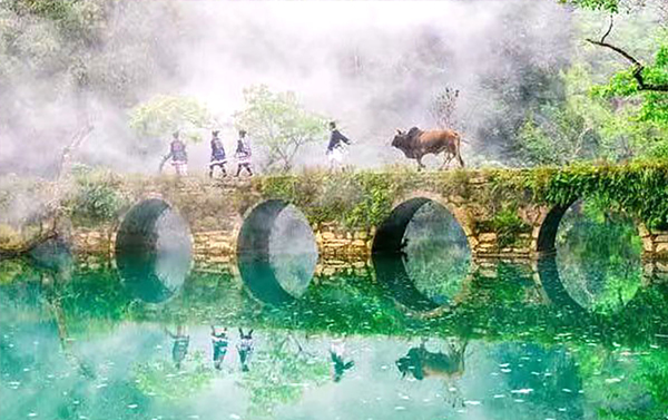 貴州龍宮水旱溶洞、荔波小七孔、千戶苗寨古韻、鎮遠古城風情三排座８日 (自由行)
