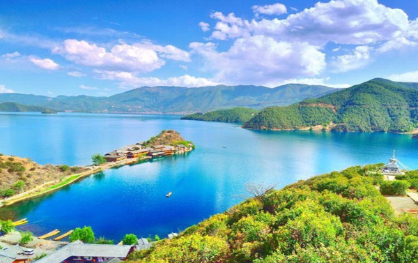 雲南大理洱海藍夢旅拍、瀘沽湖遊船、玉龍雪山雲杉坪、印象麗江、藍月谷三排座８日(自由行)