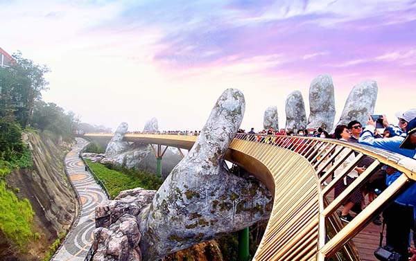 樂享峴港5日(IT)會安印象秀、佛手黃金橋、二晚五星度假村、越式洗頭、龍蝦吃到飽