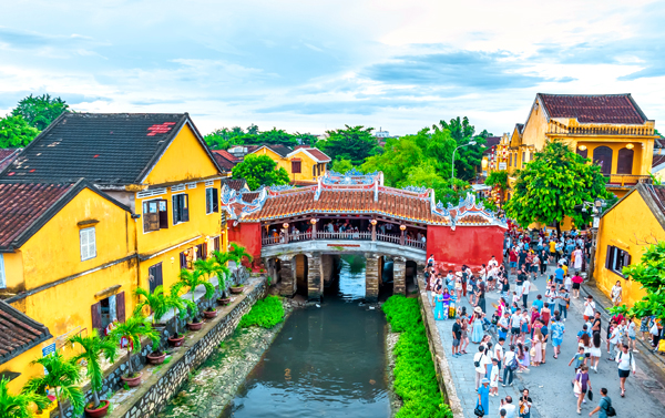 樂享峴港6日~順化皇城、會安印象秀、佛手黃金橋、五星度假村、越式洗頭、龍蝦吃到飽