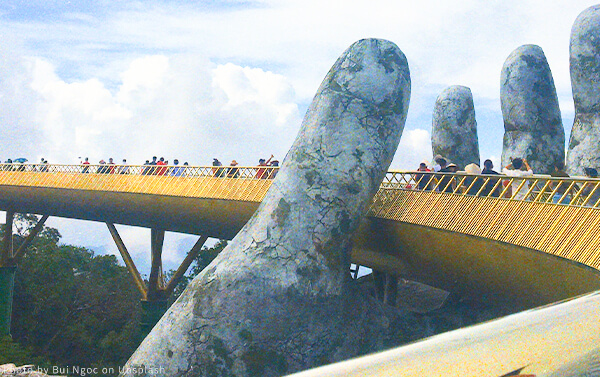 越南峴港會安古鎮、巴拿山樂園佛手橋五星住宿5天3場球